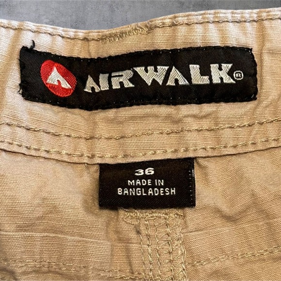 Airwalk Cargo Shorts Mens 36 Pockets 100% Cotton - Picture 5 of 8